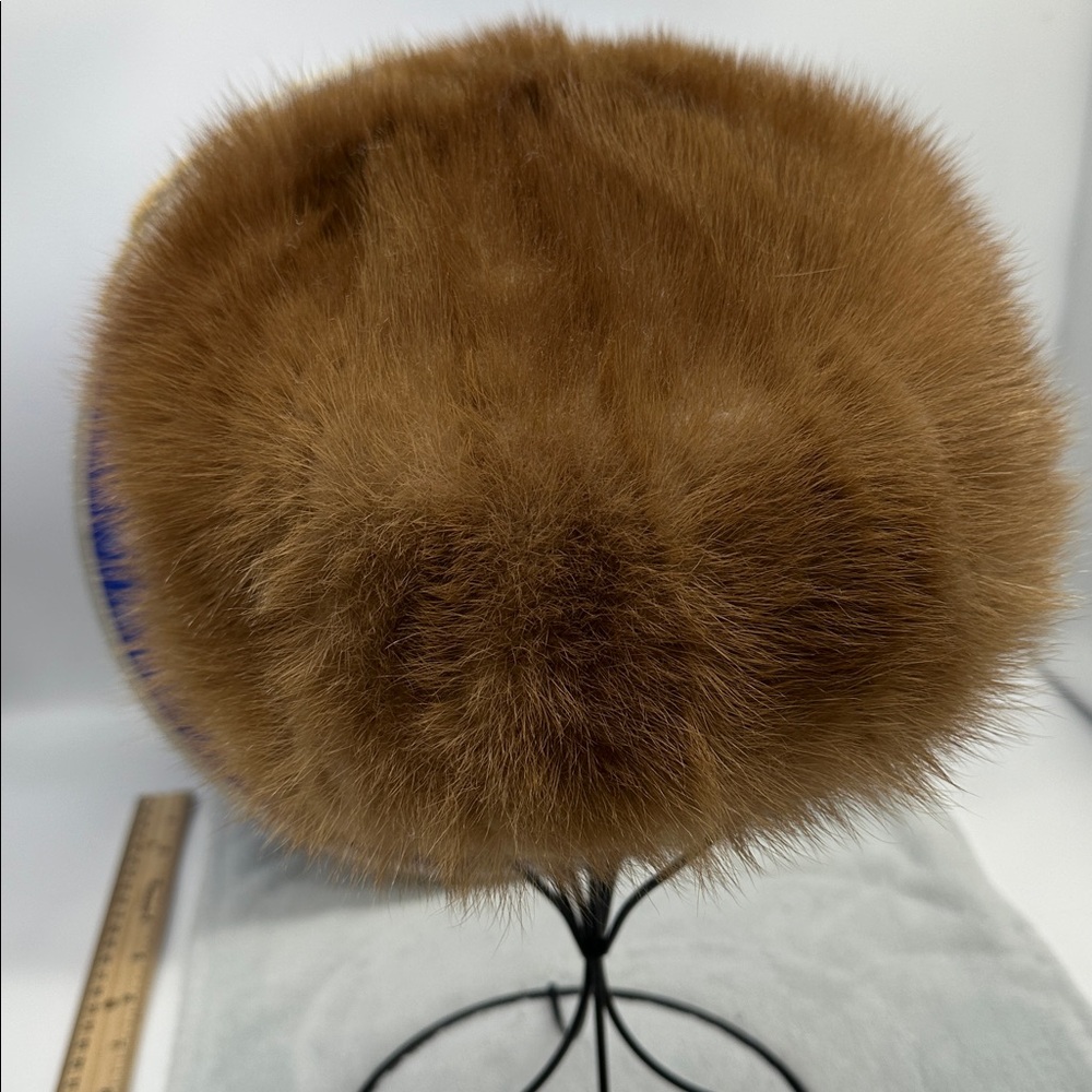 Vintage Lazarus of Paris/Cincinnati Mink Cloche/Pill Box Hat
Dates-1940’s-60’s - Picture 4 of 10